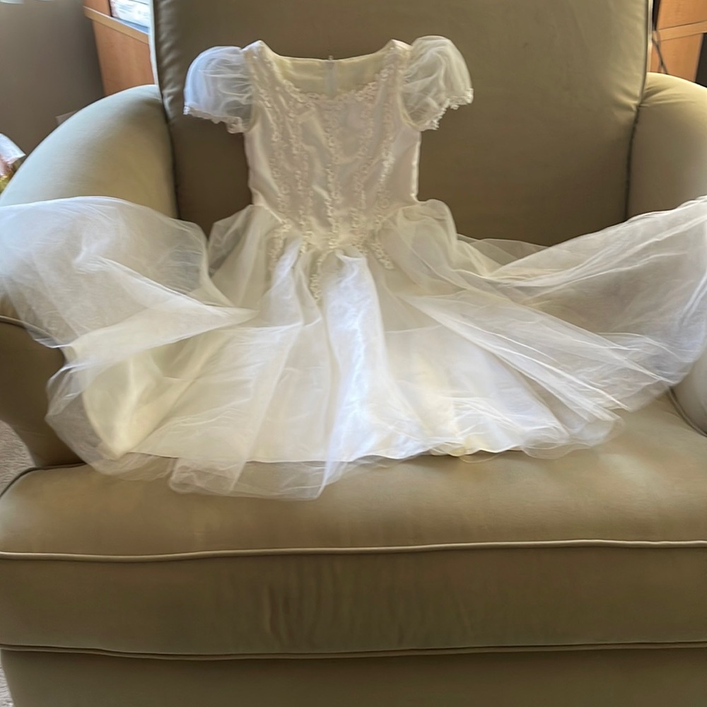 STORY BOOK Heirlooms Gorgeous  white color Lace Girls  DRESS size 6X”